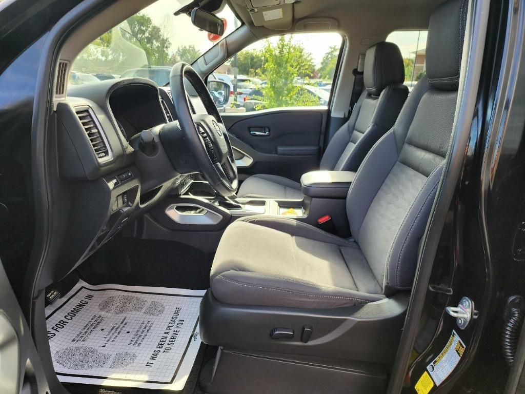 Nissan Frontier SV Crew Cab 4WD 2024