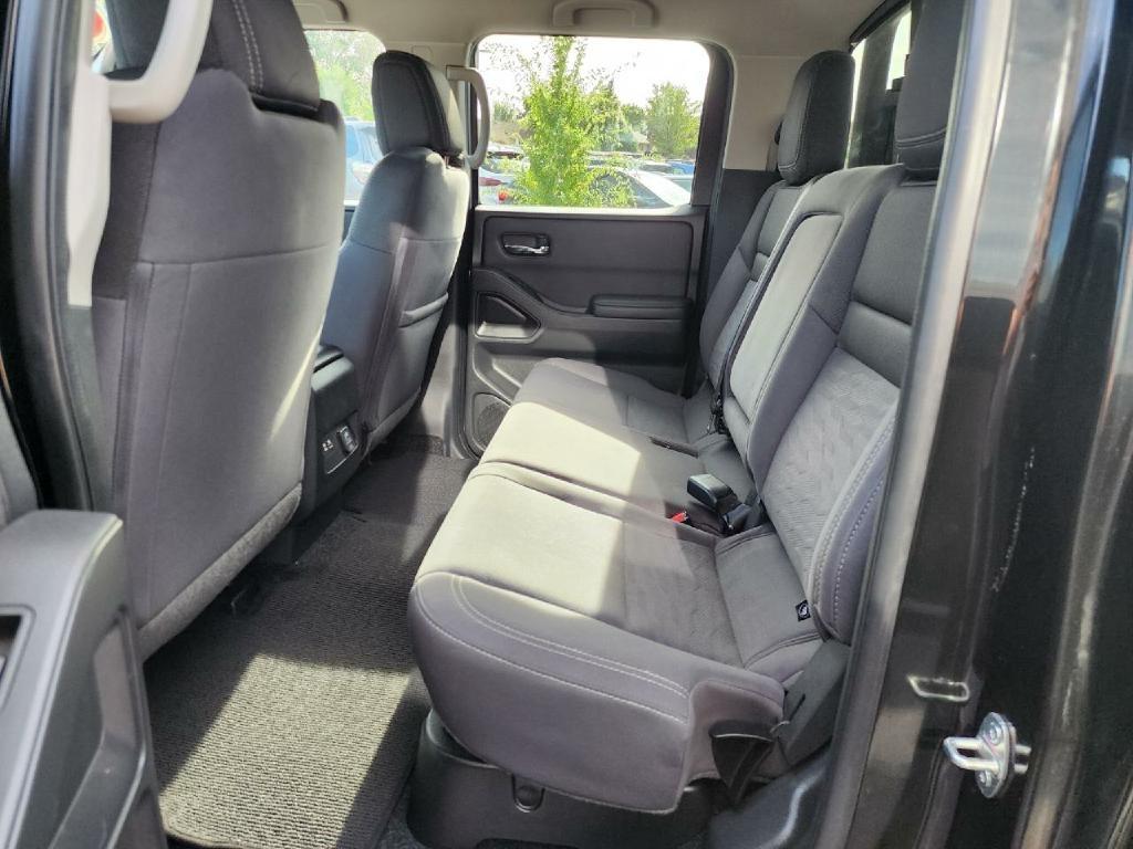 Nissan Frontier SV Crew Cab 4WD 2024