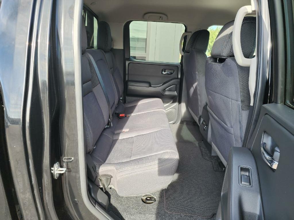 Nissan Frontier SV Crew Cab 4WD 2024