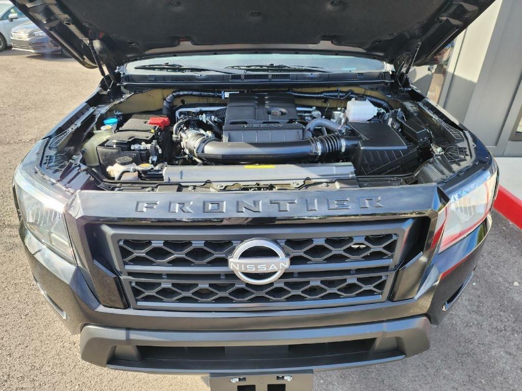Nissan Frontier SV Crew Cab 4WD 2024