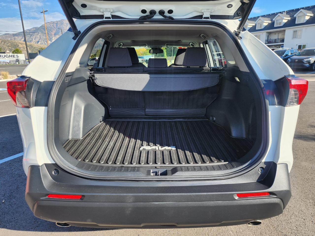 Toyota RAV4 Hybrid XLE 2022