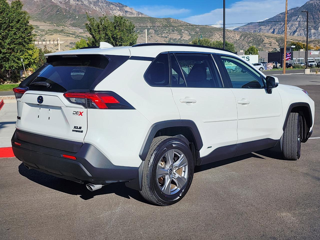 Toyota RAV4 Hybrid XLE 2022