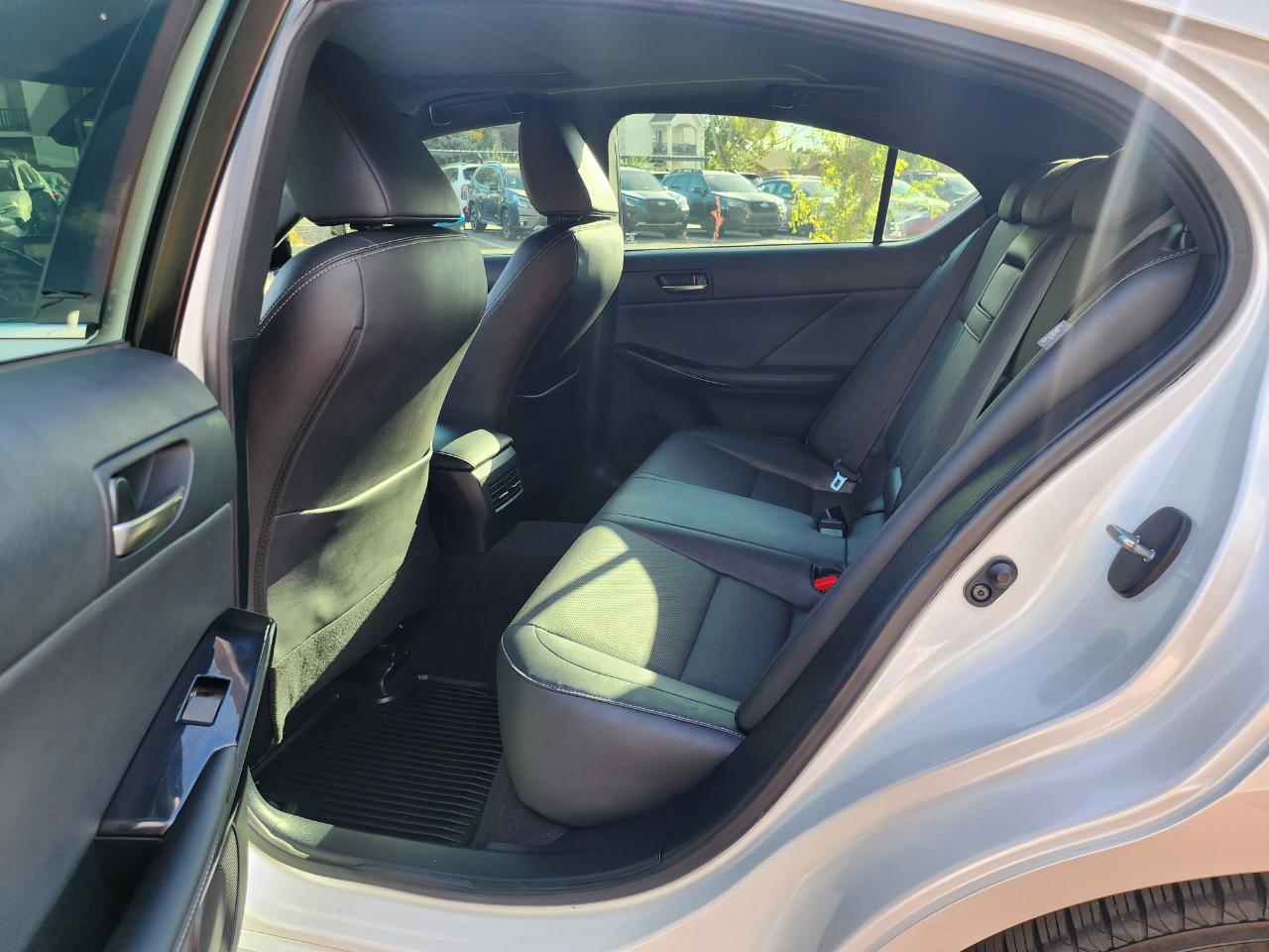 Lexus IS 300 AWD 2021