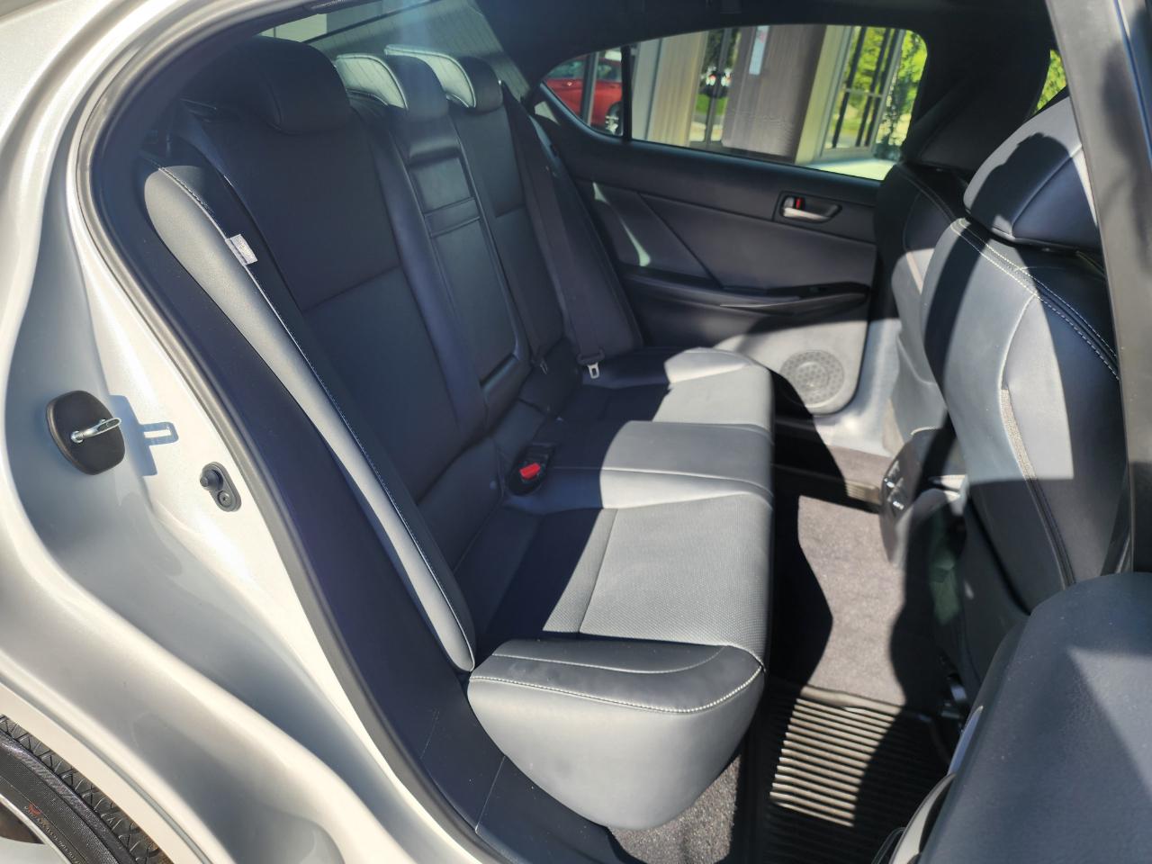 Lexus IS 300 AWD 2021