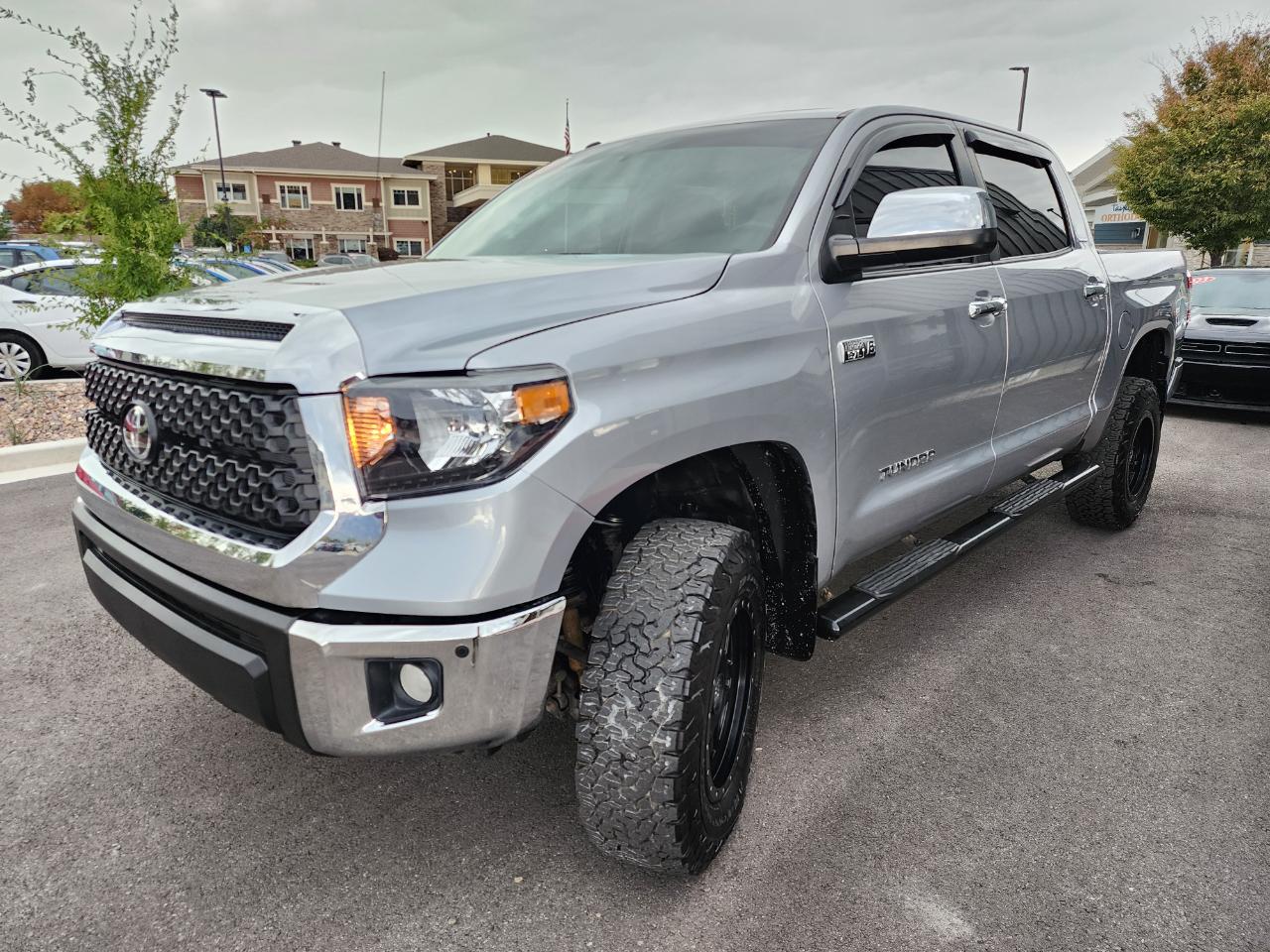 Toyota Tundra Limited 5.7L CrewMax 4WD 2017