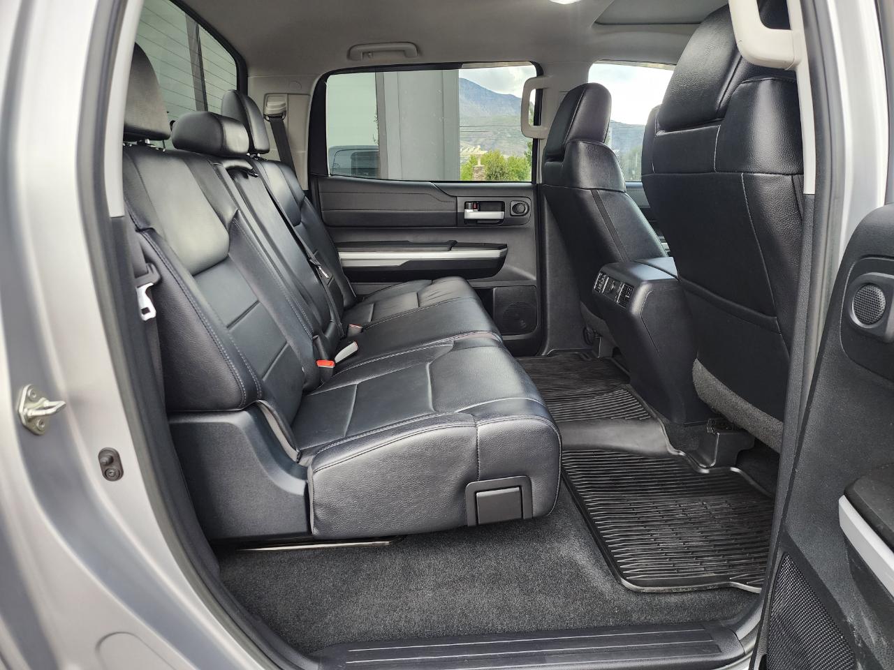 Toyota Tundra Limited 5.7L CrewMax 4WD 2017