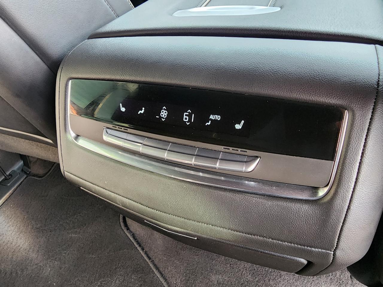 Cadillac Escalade Premium Luxury AWD 2024