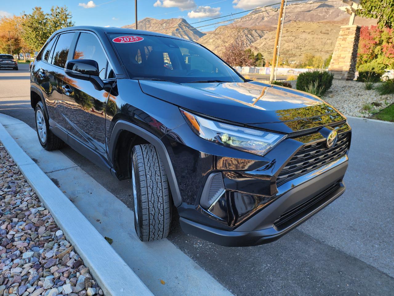 Toyota RAV4 LE AWD 2025