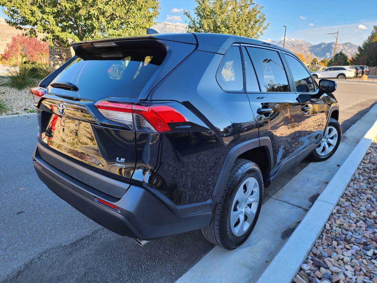 Toyota RAV4 LE AWD 2025