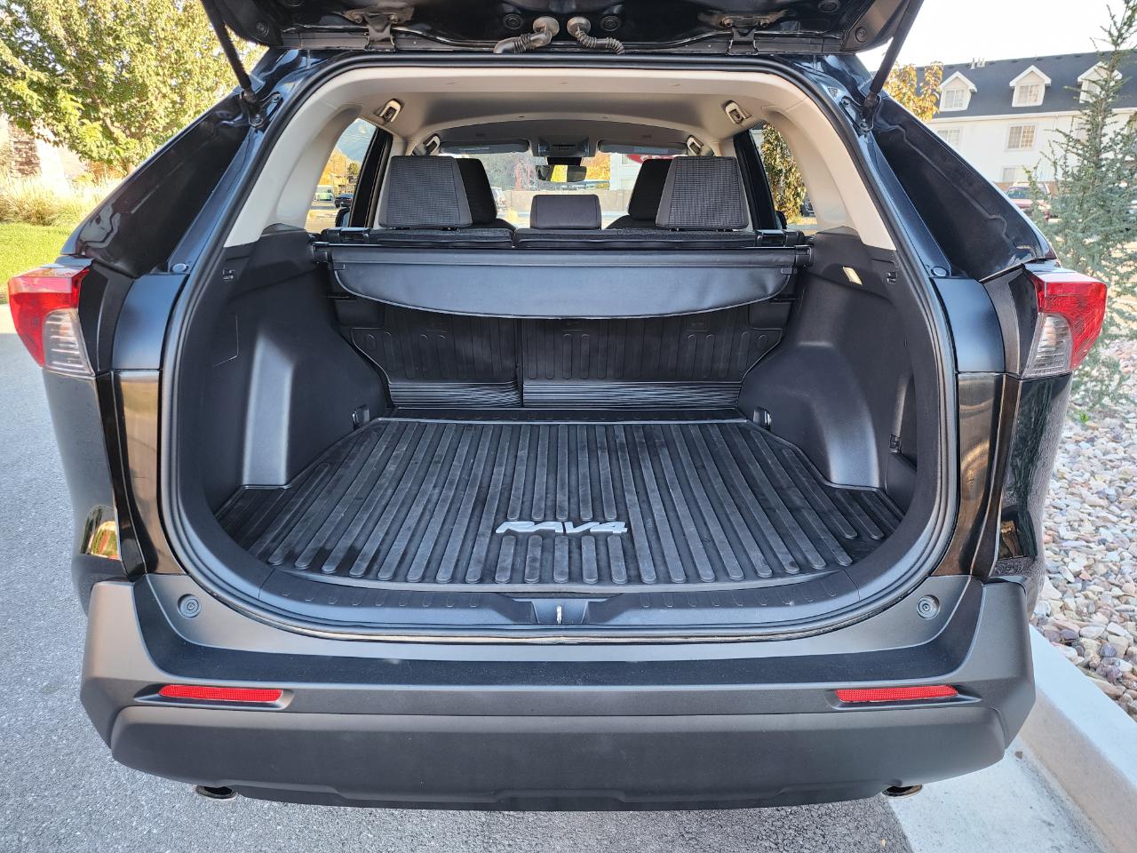 Toyota RAV4 LE AWD 2025