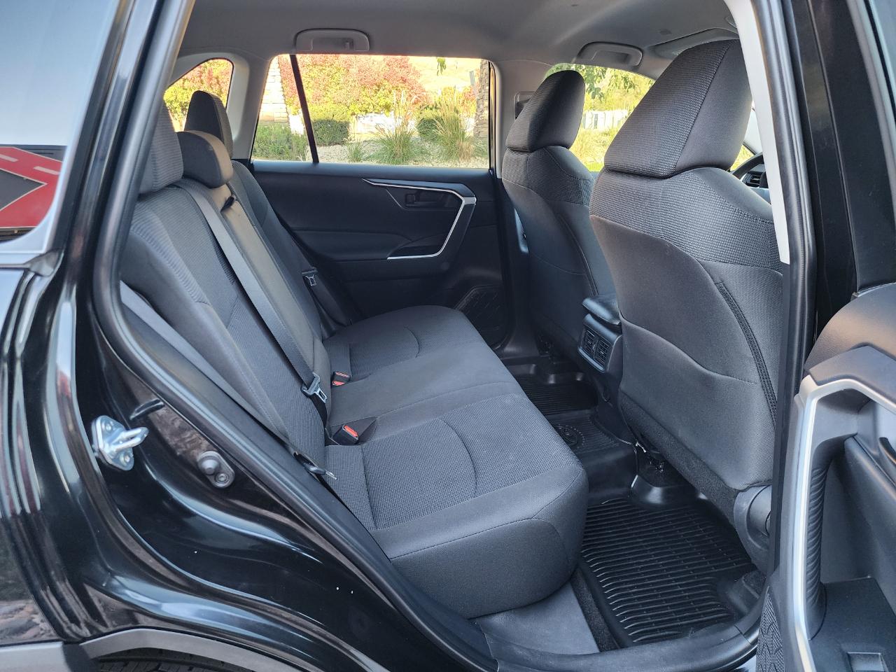 Toyota RAV4 LE AWD 2025