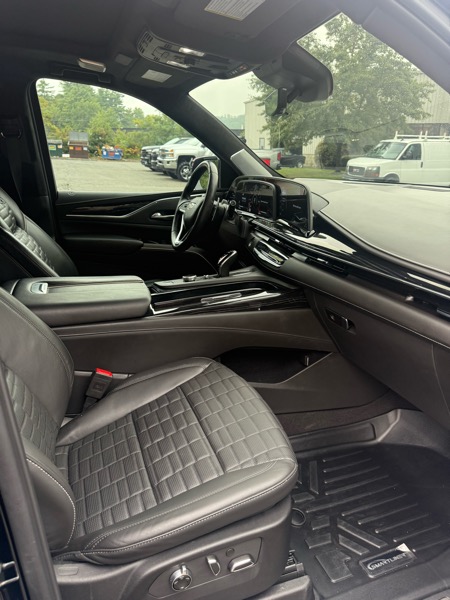 2024 Cadillac Escalade V-Series photo 9