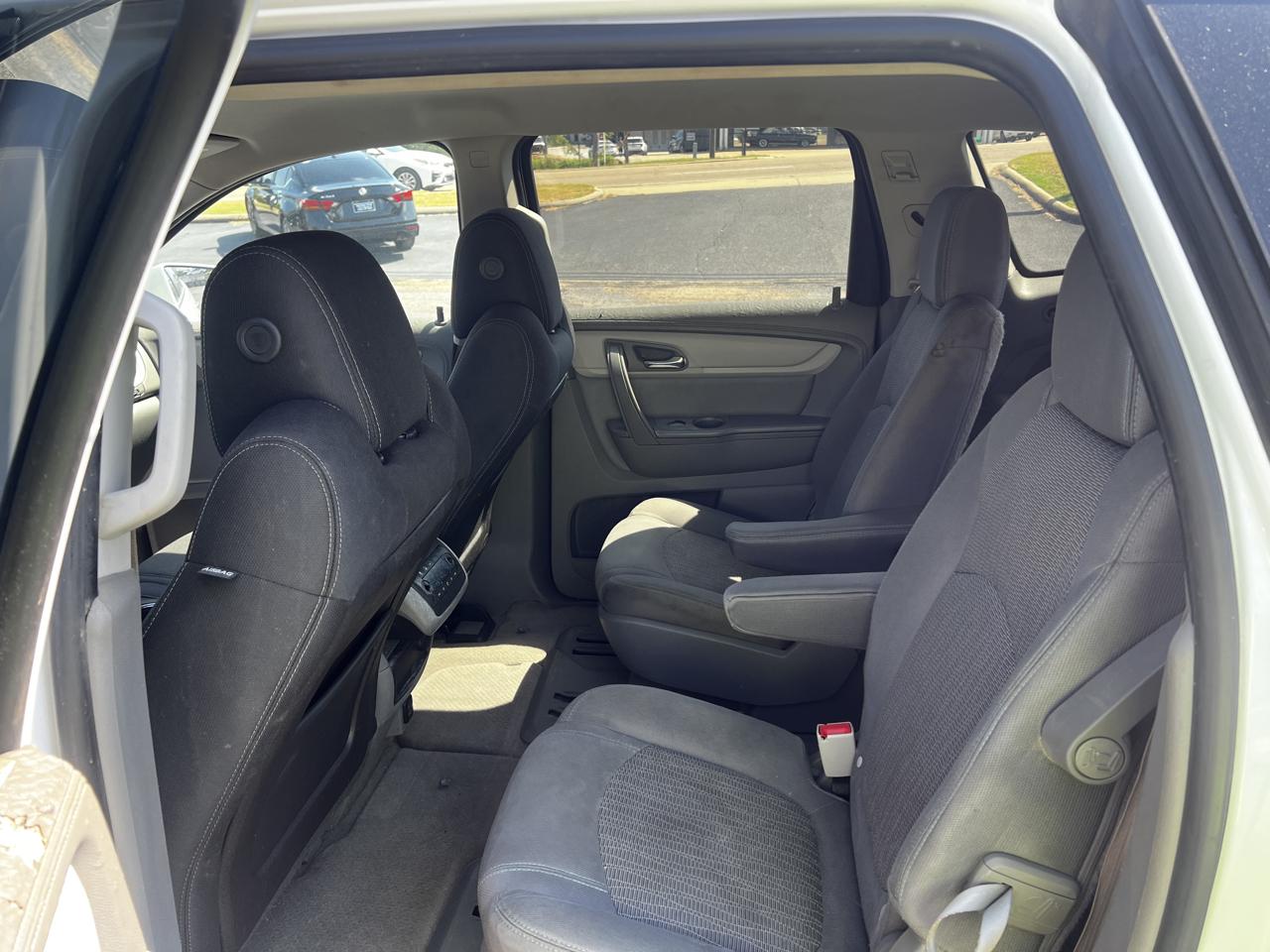 2017 Chevrolet Traverse 2LT - Photo 6