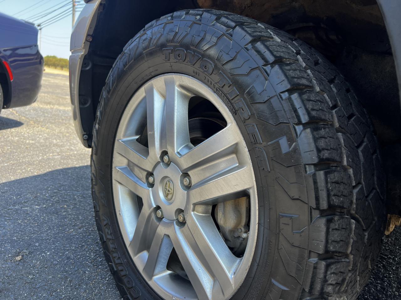 Toyota Tundra Limited CrewMax 5.7L 4WD 2008