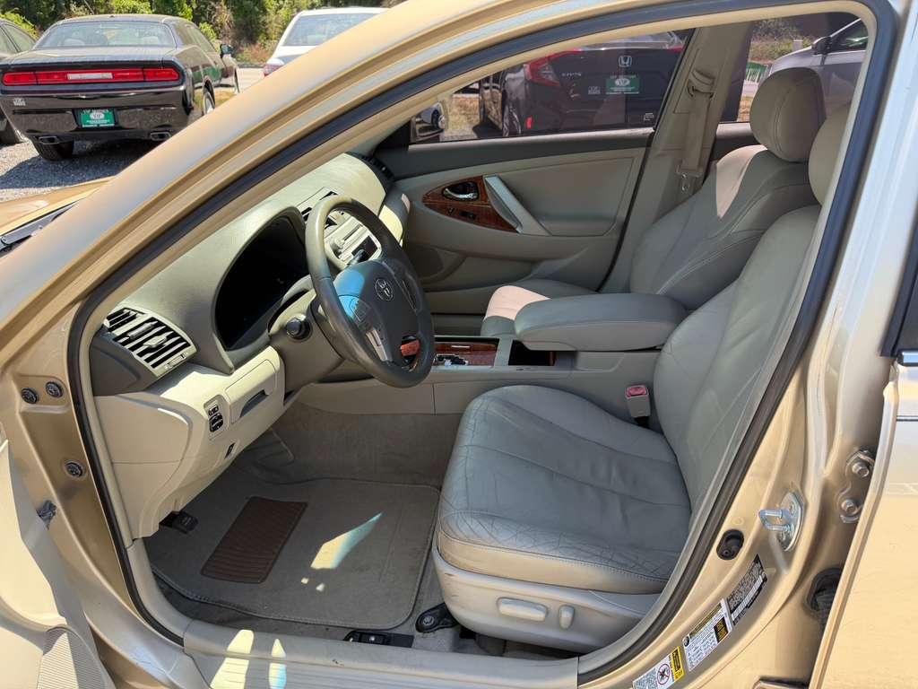 Toyota Camry XLE 6-Spd AT 2010