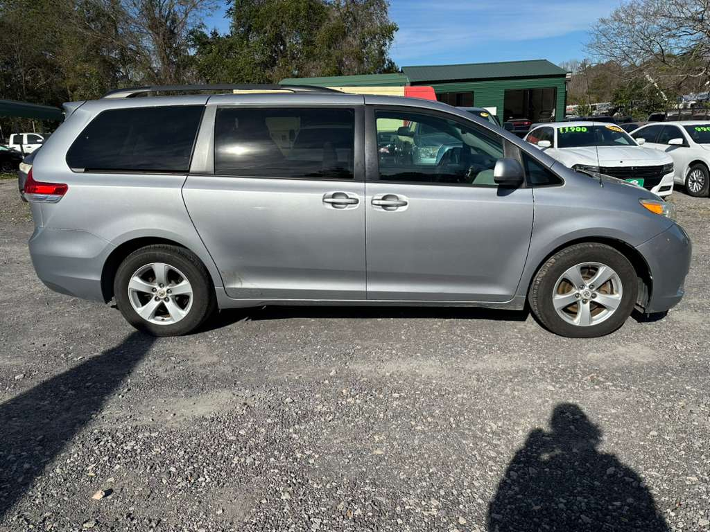 Toyota Sienna LE FWD 8-Passenger V6 2012