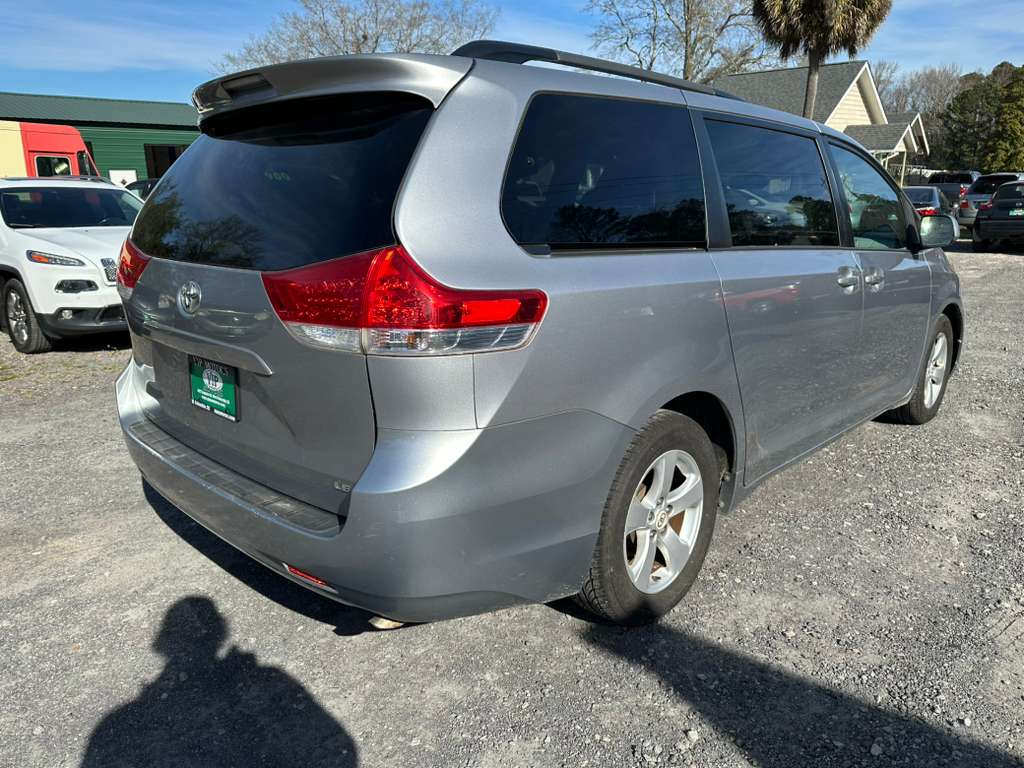 Toyota Sienna LE FWD 8-Passenger V6 2012