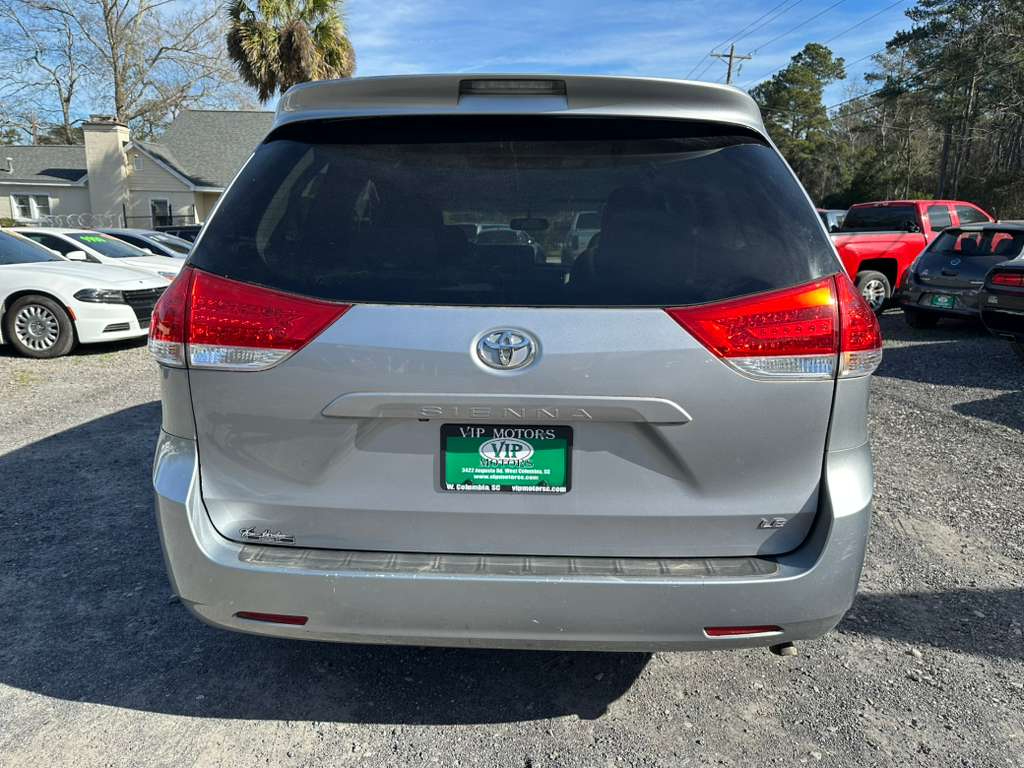 Toyota Sienna LE FWD 8-Passenger V6 2012