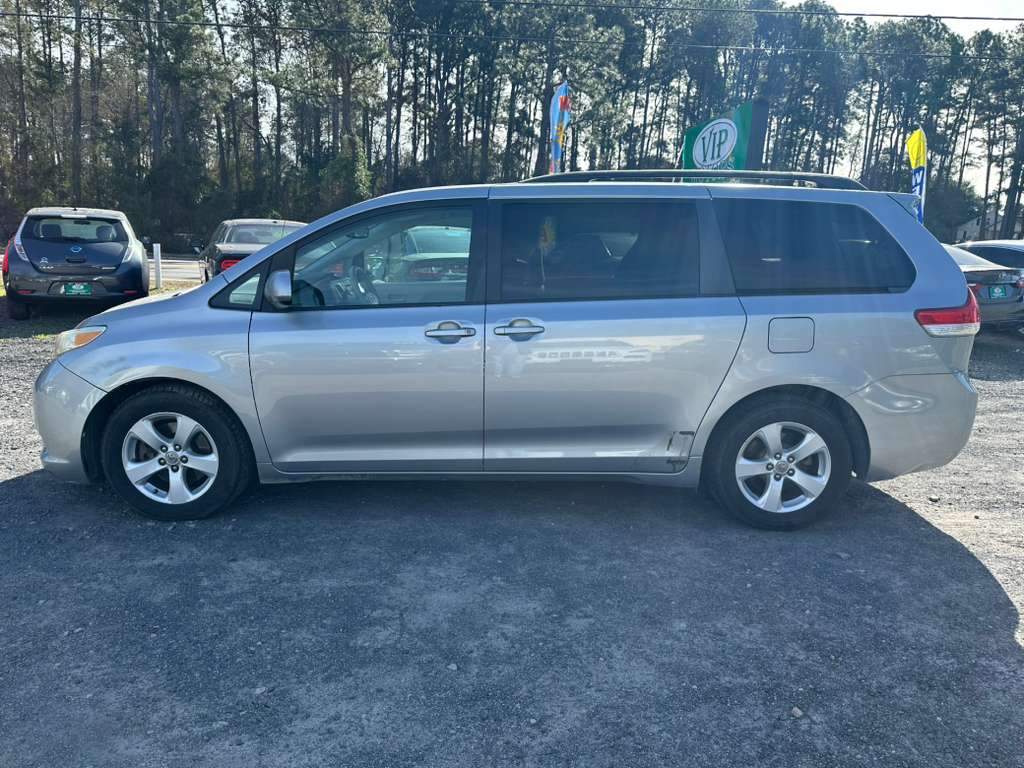 Toyota Sienna LE FWD 8-Passenger V6 2012