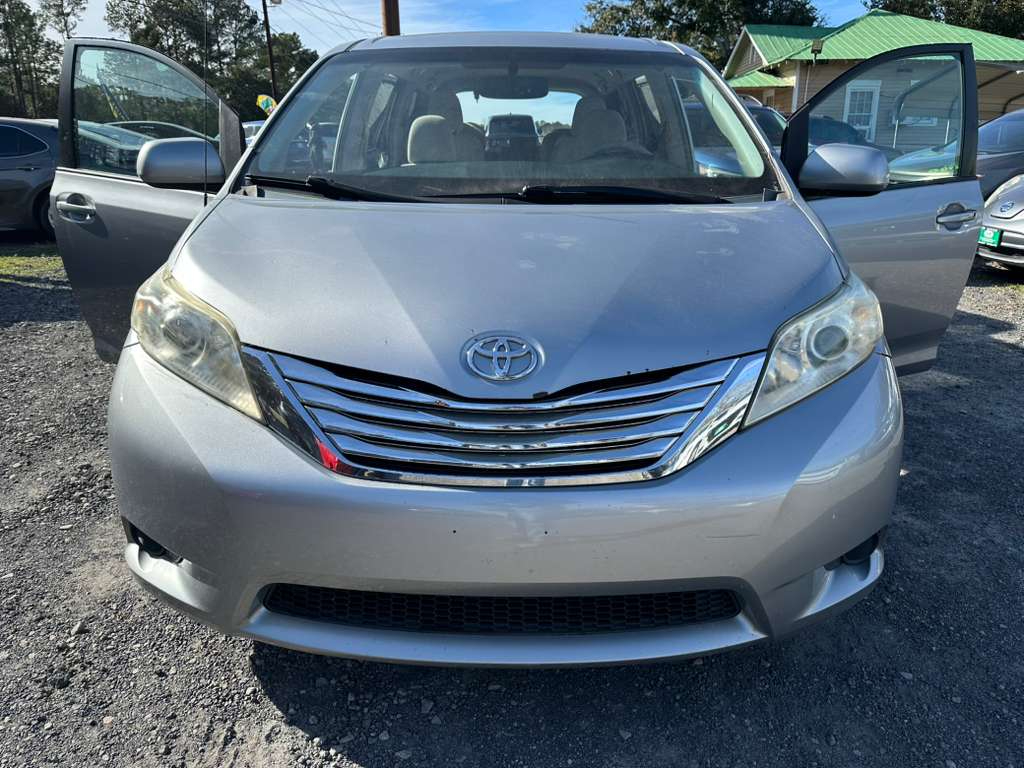 Toyota Sienna LE FWD 8-Passenger V6 2012