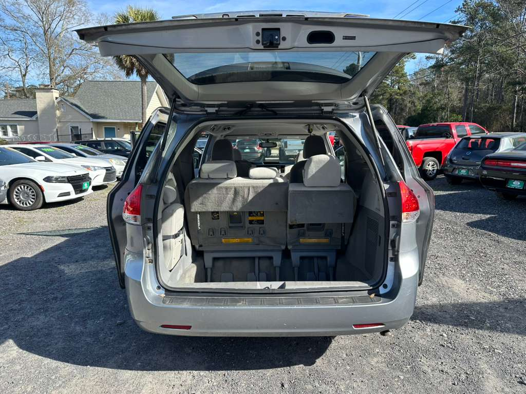 Toyota Sienna LE FWD 8-Passenger V6 2012