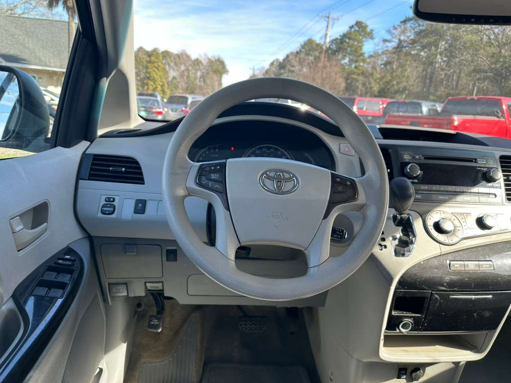 Toyota Sienna LE FWD 8-Passenger V6 2012