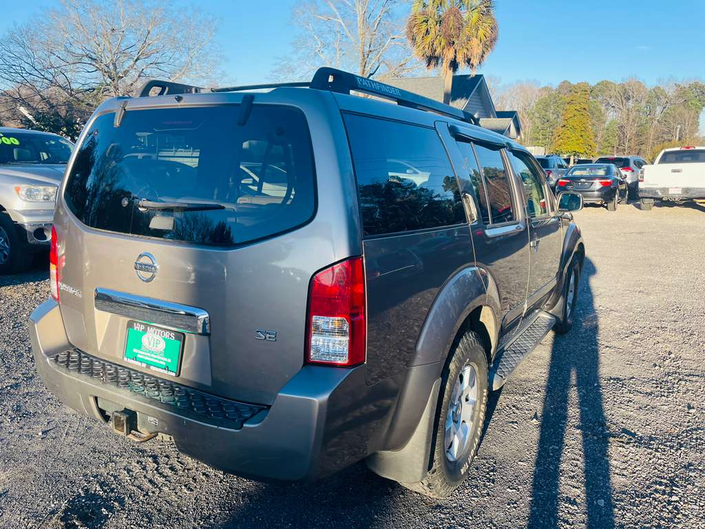 Nissan Pathfinder LE 2WD 2006