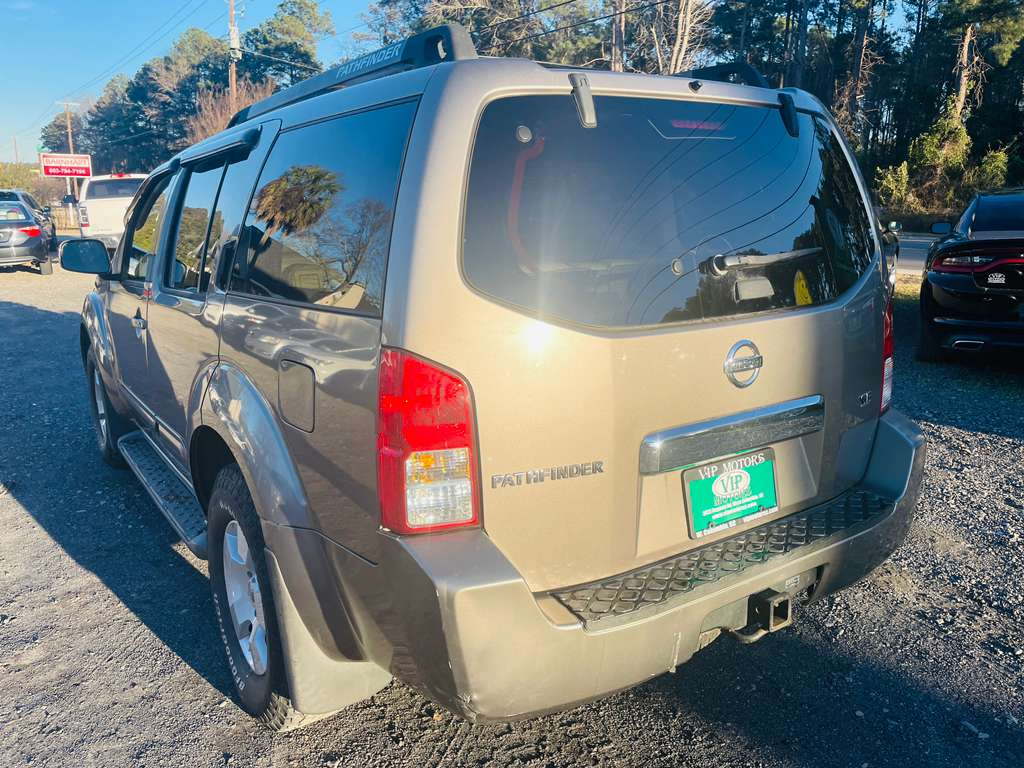 Nissan Pathfinder LE 2WD 2006