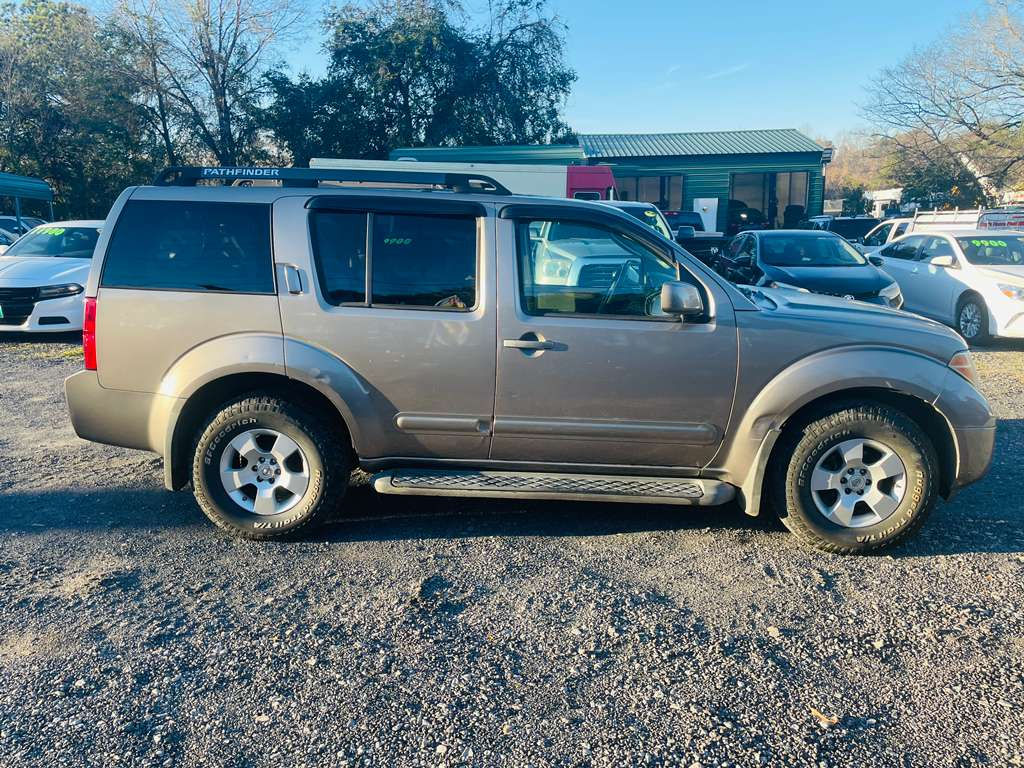 Nissan Pathfinder LE 2WD 2006