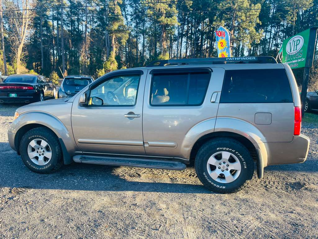 Nissan Pathfinder LE 2WD 2006