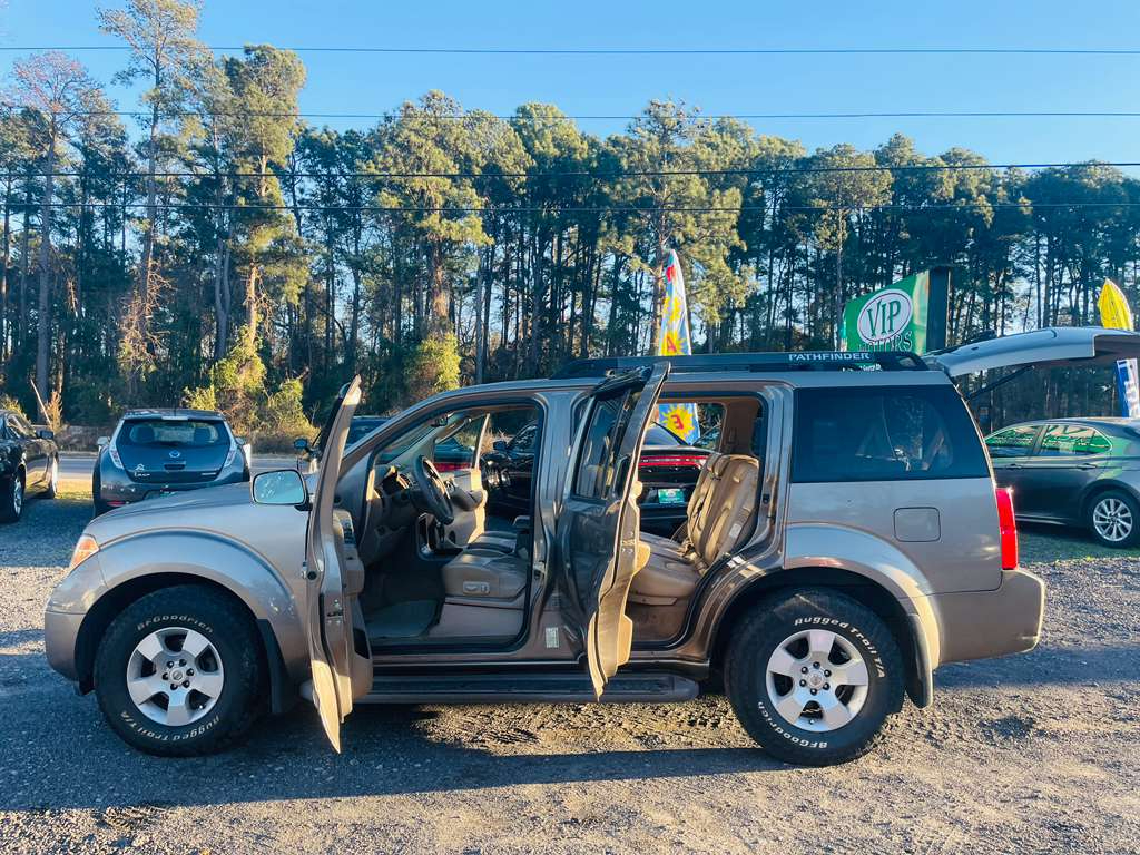 Nissan Pathfinder LE 2WD 2006