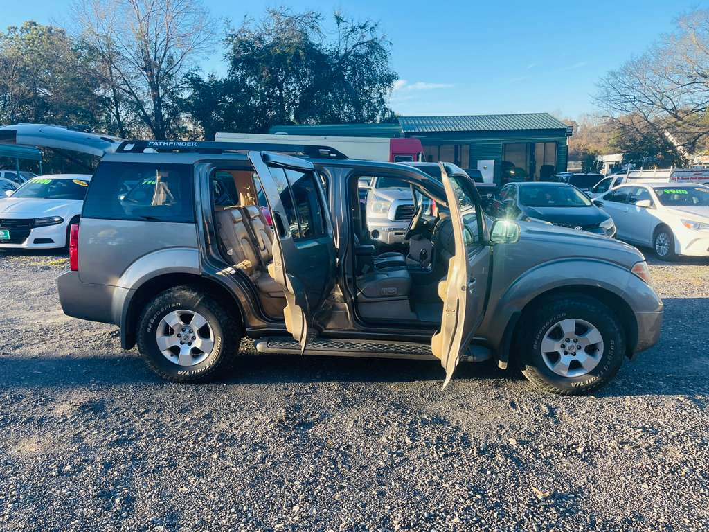 Nissan Pathfinder LE 2WD 2006