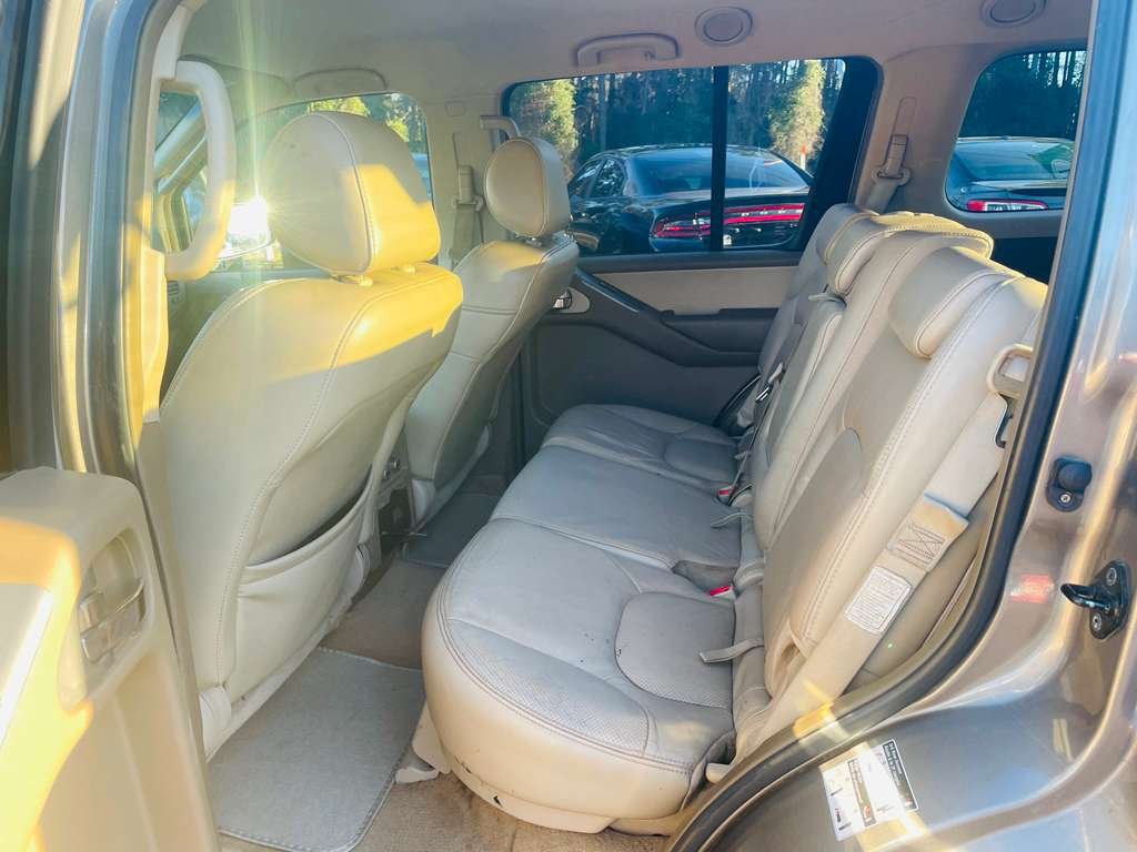 Nissan Pathfinder LE 2WD 2006