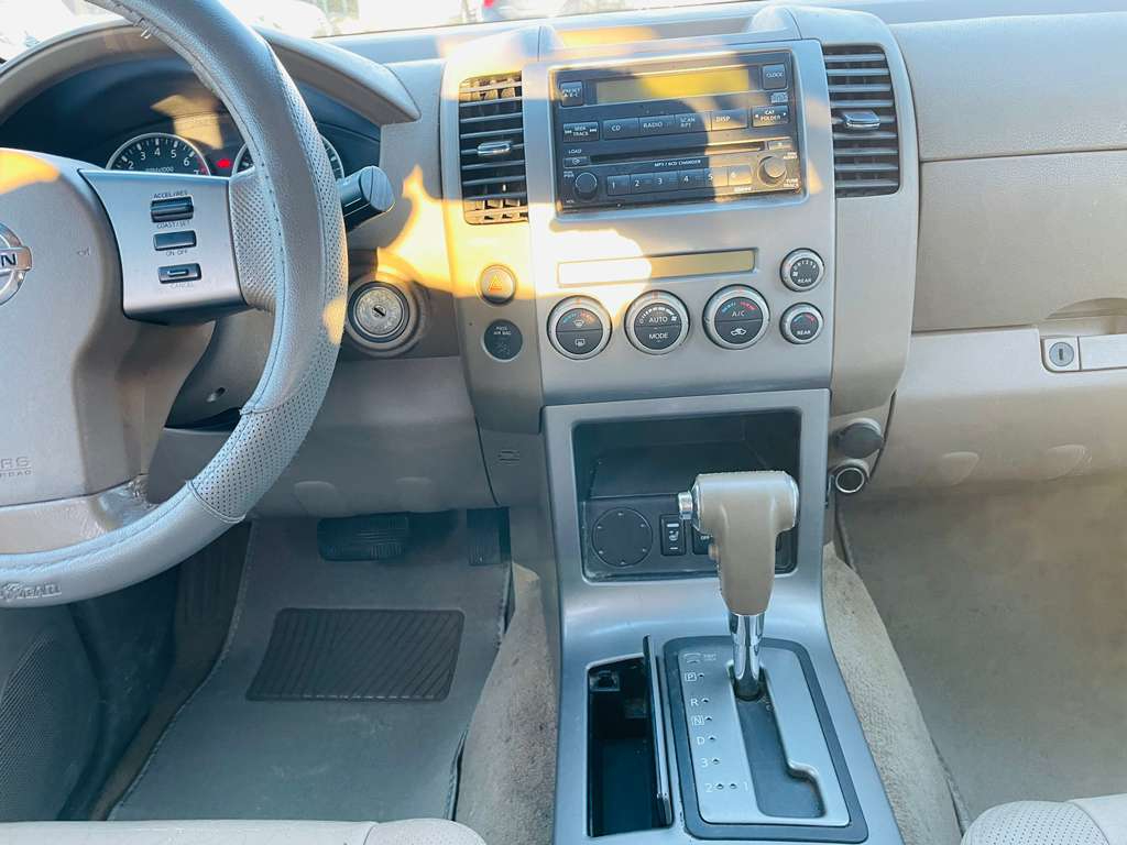Nissan Pathfinder LE 2WD 2006