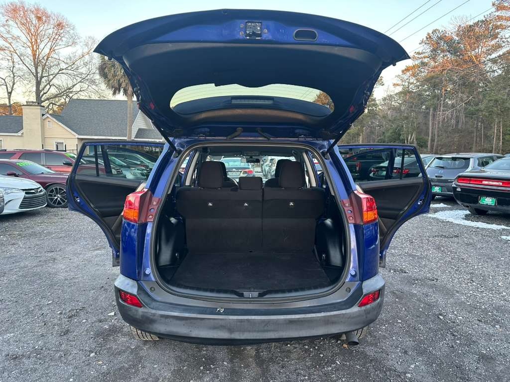 Toyota RAV4 LE FWD 2015