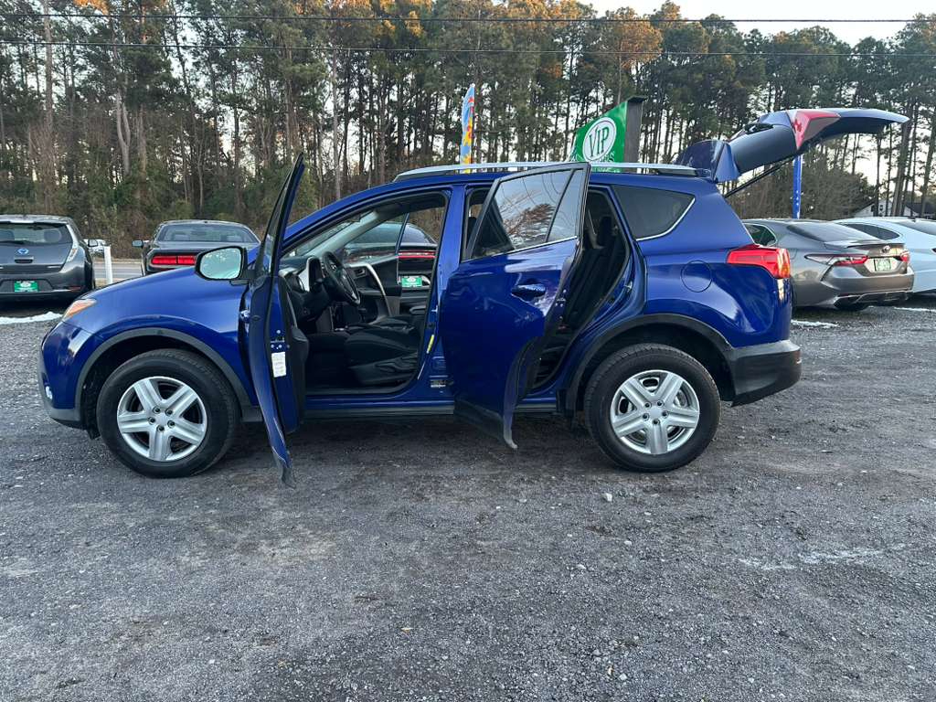 Toyota RAV4 LE FWD 2015