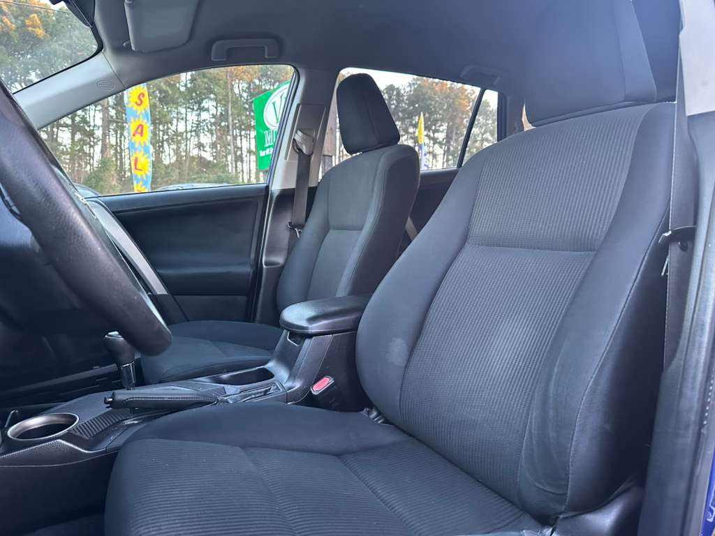 Toyota RAV4 LE FWD 2015