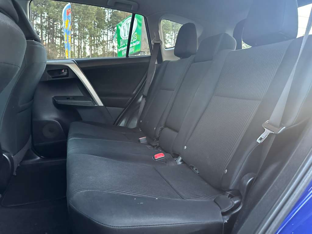 Toyota RAV4 LE FWD 2015