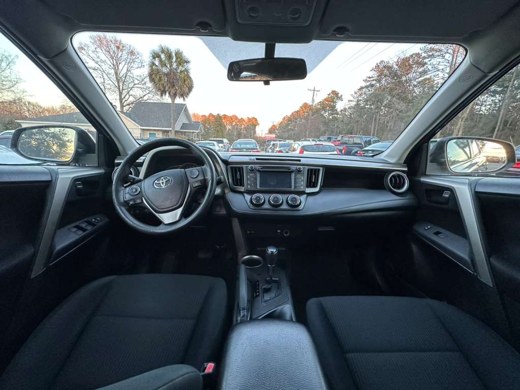 Toyota RAV4 LE FWD 2015