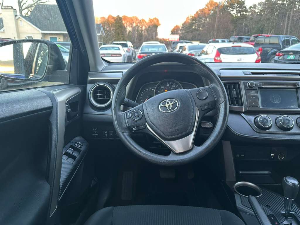 Toyota RAV4 LE FWD 2015