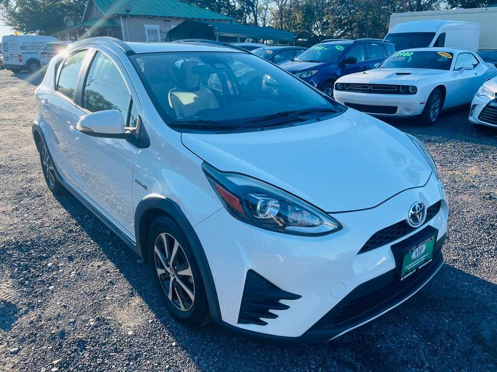 Toyota Prius c Four 2018