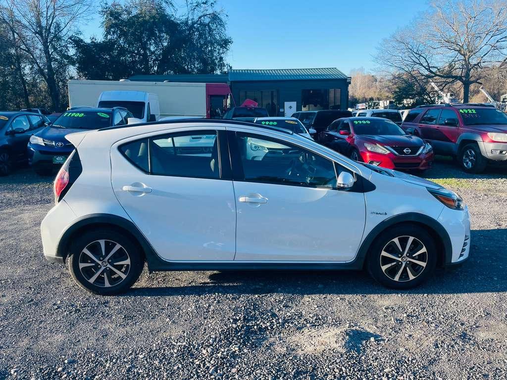 Toyota Prius c Four 2018