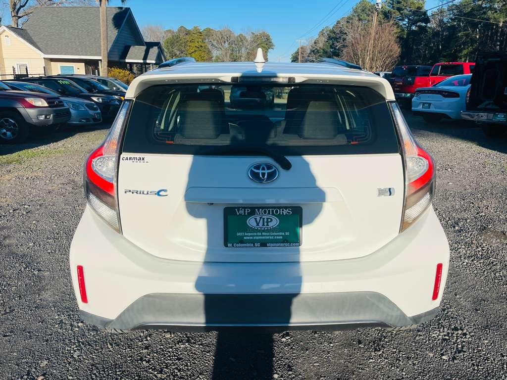 Toyota Prius c Four 2018
