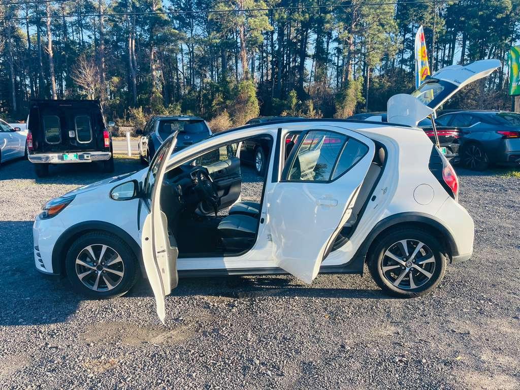 Toyota Prius c Four 2018