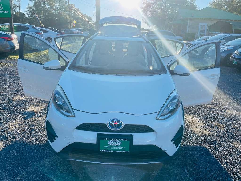 Toyota Prius c Four 2018