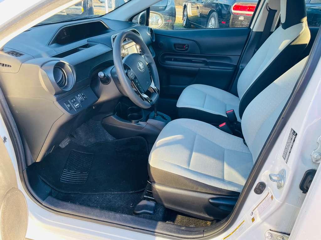 Toyota Prius c Four 2018