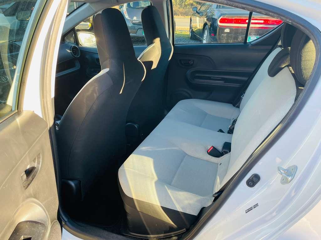 Toyota Prius c Four 2018