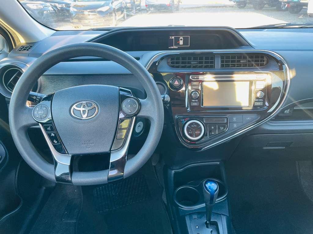 Toyota Prius c Four 2018