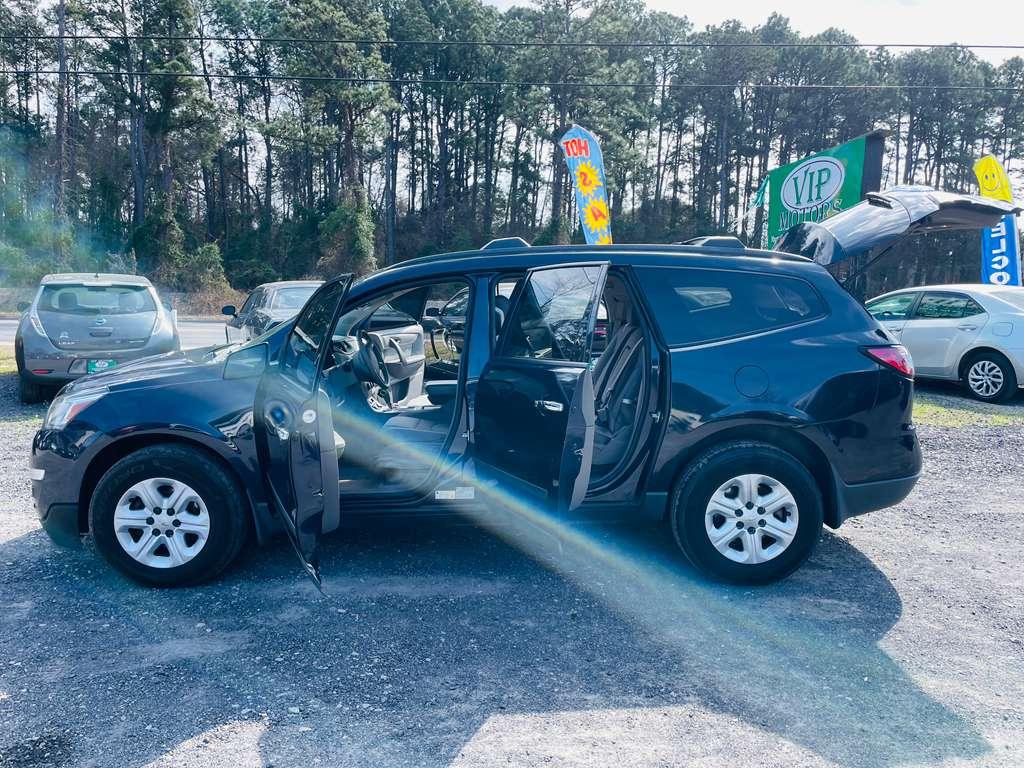 Chevrolet Traverse LS FWD w/PDC 2015