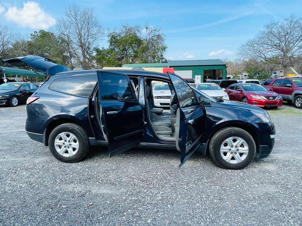 Chevrolet Traverse LS FWD w/PDC 2015